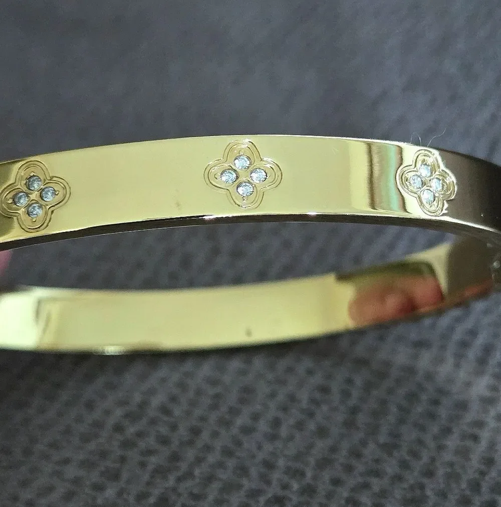 Gold💛 Hinged Bangle with Bezel Set Cubic Zirconias💎 - NWT